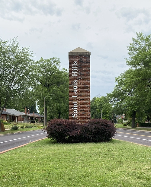 Entrance Sign Into St. Louis Hills